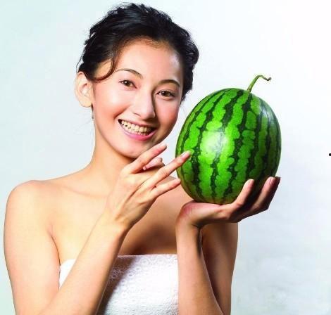 吃瓜照片手指,揭秘吃瓜照片中的趣味瞬间