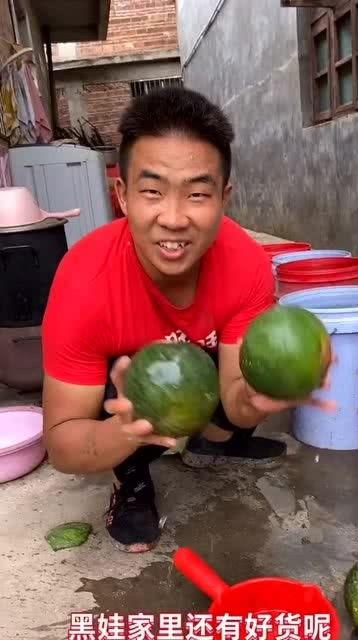 吃瓜的小伙,吃瓜小伙的趣味生活点滴