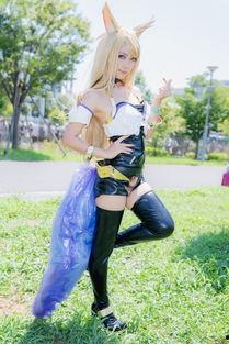 漫展小孩cos吃瓜,萌态十足引围观