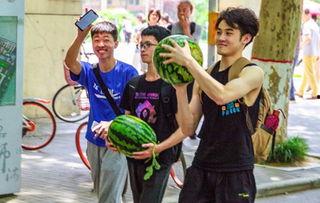 学生日常吃瓜,揭秘学生日常饮食背后的秘密