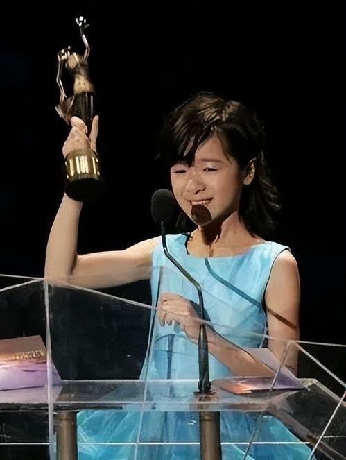 lisa疯马秀吃瓜中心,揭秘舞台背后的趣味瞬间  第2张