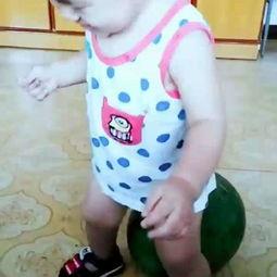 小叮当吃大瓜,瓜果飘香乐无边  第3张